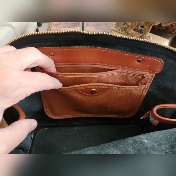 Dooney & Bourke vintage dome style bag. - Picture 9 of 13